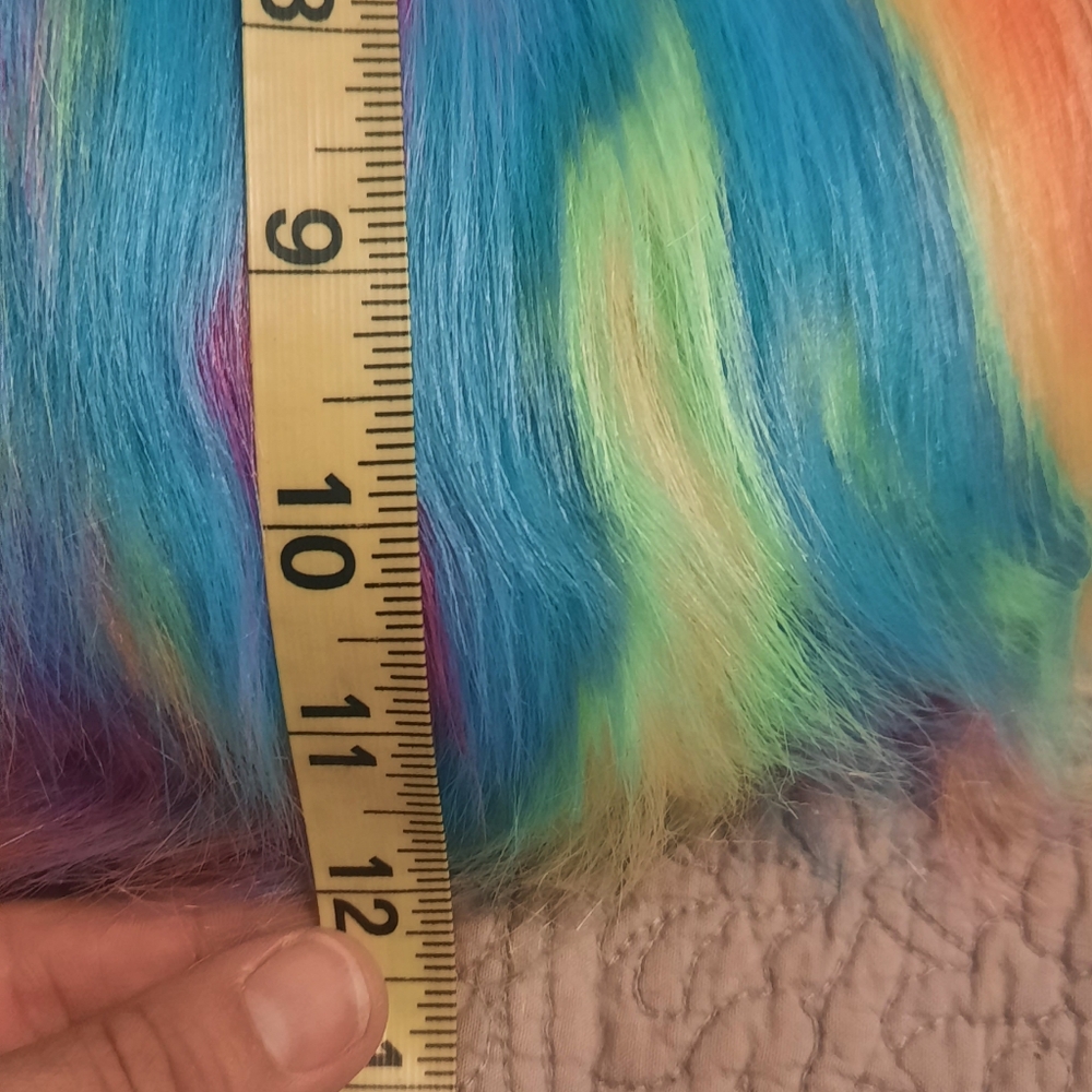 New! Faux Fur Neon-colored Heart-shaped Shoulder Bag! - Picture 6 of 6